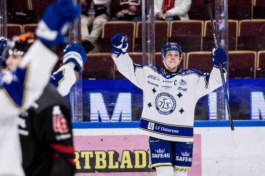 Leksands Lukas Vejdemo jublar