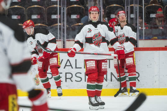 Modos Sebastian Ohlsson innan ishockeymatchen i