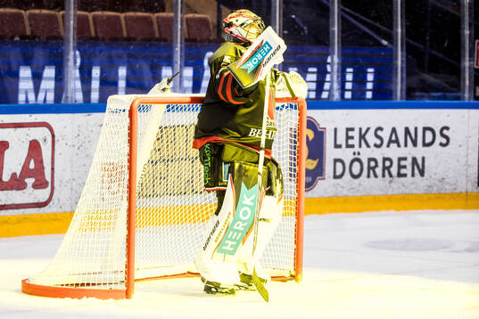 Örebros målvakt Jhonas Enroth deppar
