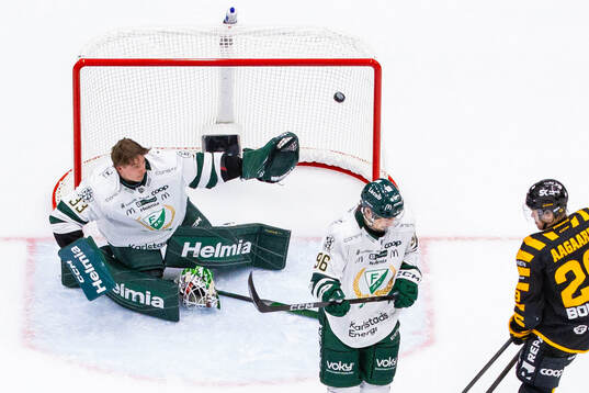 Färjestads målvakt Emil Larmi