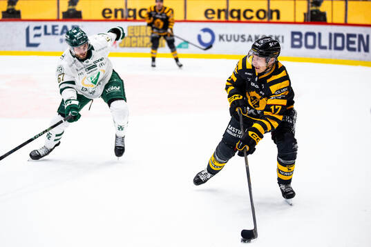 Färjestads Radim Zohorna och Skellefteås Pär Lindholm