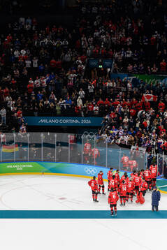 The players of Canada leaves the ice