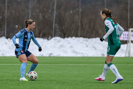 Djurgårdens Johanna Renmark och Alingsås Alma Öberg