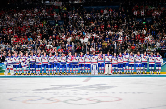 Players of USA with their gold medals