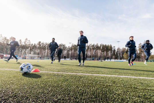 Örgryte spelare värmer upp