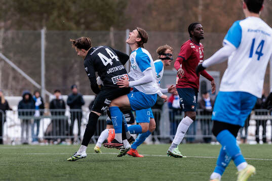 Örgrytes målvakt Hampus Gustafsson och Värnamos Hugo