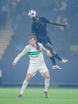 Västerås Karl Gunnarsson och AIKs Stanley Wilson Omondi