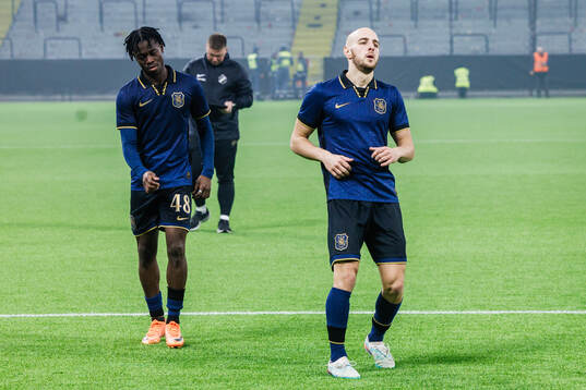 AIKs Axel Kouame och Amel Mujanic deppar
