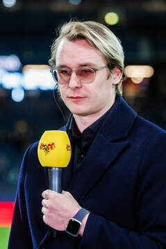 Expressens Wilhelm Edlund i TV-studion