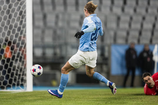 Malmö FFs Erik Botheim gör 1-0