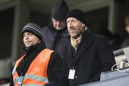Sveriges förbundskapten Graham Potter på läktaren