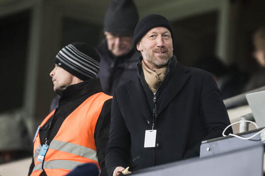 Sveriges förbundskapten Graham Potter på läktaren