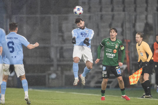 Malmö FFs Sead Haksabanovic och Varbergs Isak Valentin