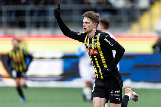 Häckens Adrian Svanbäck jublar