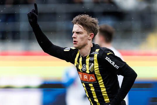Häckens Adrian Svanbäck jublar