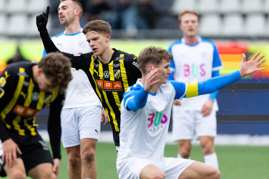 Häckens Adrian Svanbäck jublar