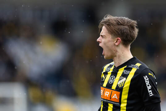 Häckens Adrian Svanbäck jublar
