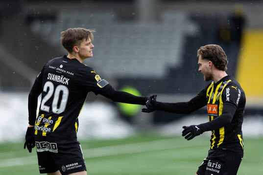 Häckens Adrian Svanbäck jublar