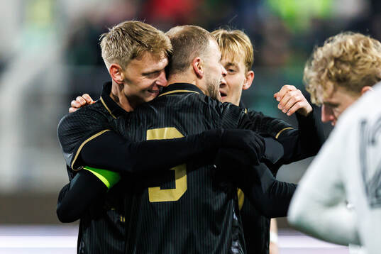 GAIS Gustav Lundgren jublar med lagkamrater