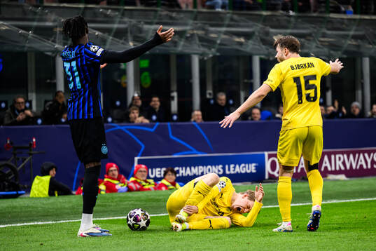 Yann Bisseck of Inter, Jens Petter Hauge and Fredrik André