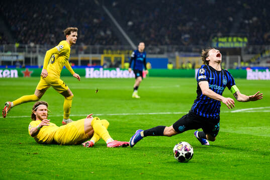 Kasper Høgh of Bodø/Glimt and Nicolò Barella of Inter