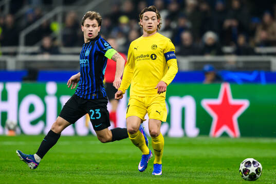 Nicolò Barella of Inter and Patrick Berg of Bodø/Glimt