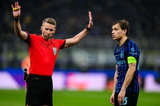Referee Alejandro Hernández and Nicolò Barella of Inter