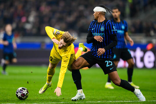 Jens Petter Hauge of Bodø/Glimt and Manuel Akanji of Inter