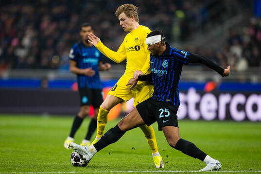Jens Petter Hauge of Bodø/Glimt and Manuel Akanji of Inter