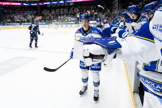 Leksands Lukas Vejdemo jublar