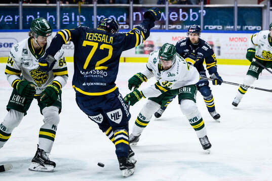 Björklövens Albin Lundin och Södertäljes Leevi Teissala
