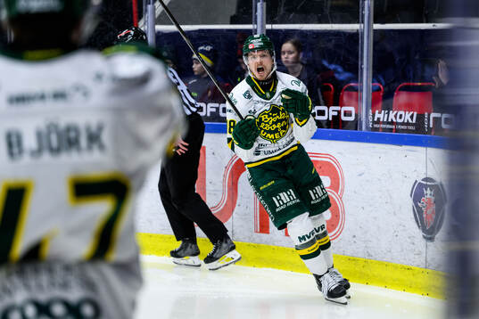 Björklövens Axel Ottosson jublar
