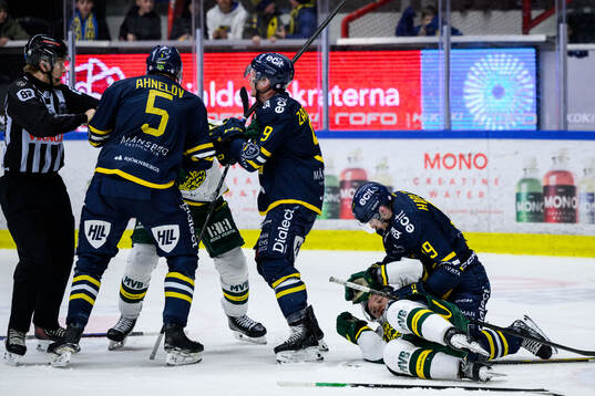 Björklövens Liam Dower Nilsson och Södertäljes Hampus