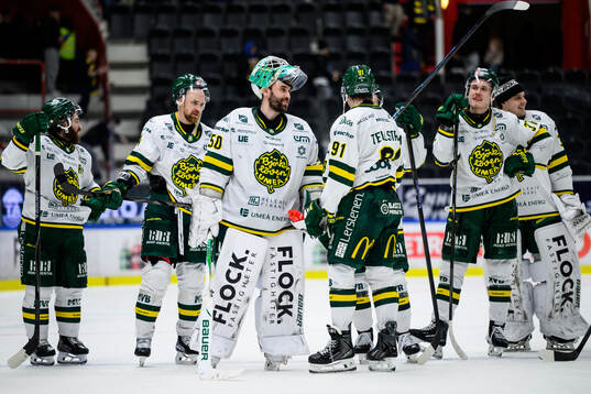 Björklövens målvakt Frans Tuohimaa och Oscar Tellström