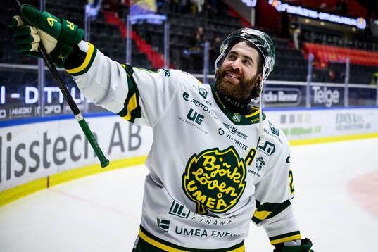 Björklövens Mathew Maione jublar