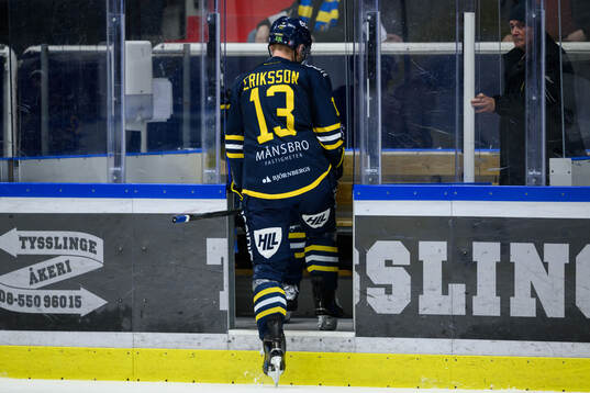 Södertäljes Henrik Eriksson sätter sig i utvisningsbåset