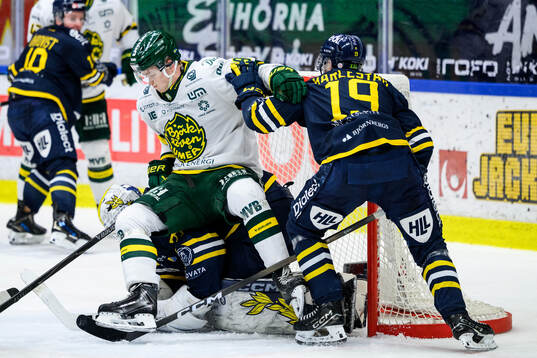 Björklövens Liam Dower Nilsson och Södertäljes Hampus