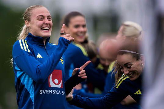 Elma Junttila Nelhage and Kosovare Asllani of the Swedish