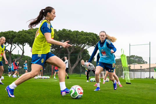 Rosa Kafaji and Matilda Vinberg of the Swedish women's
