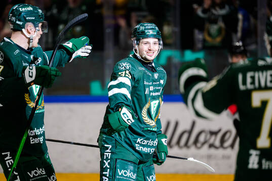 Färjestads Luke Philp jublar