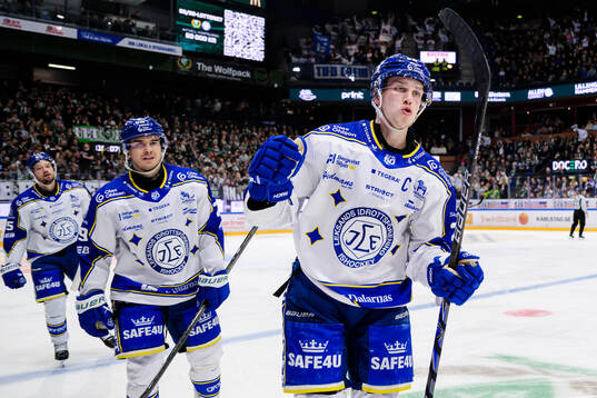 Leksands Lukas Vejdemo jublar