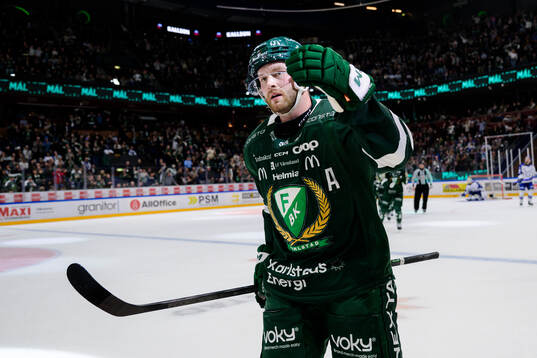 Färjestads Axel Bergkvist jublar