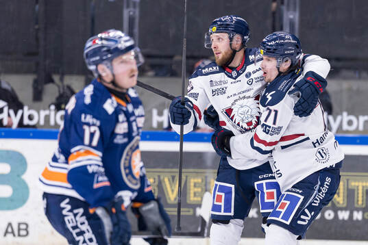 Linköpings Robin Kovacs och Eskild Bakke Olsen jublar