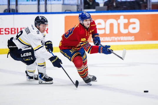 HV71s Hugo Pettersson och Djurgårdens Victor Eklund