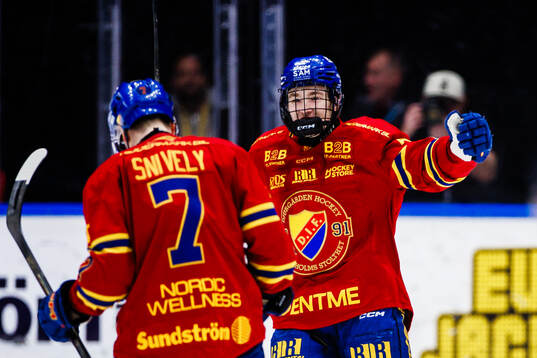 Djurgårdens Joseph Snively och Viggo Björck jublar