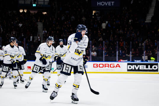 s Niklas Hansson deppar med lagkamrater