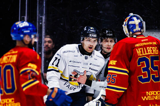 s William Ignberg Nilsson och Djurgårdens målvakt Magnus