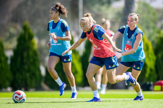 Felicia Schröder, Hanna Bennison and Kosovare Asllani of