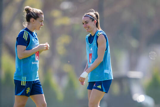 Julia Zigiotti Olme and Kosovare Asllani of the Swedish