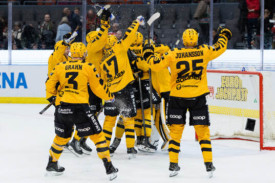 Skellefteås spelare jublar